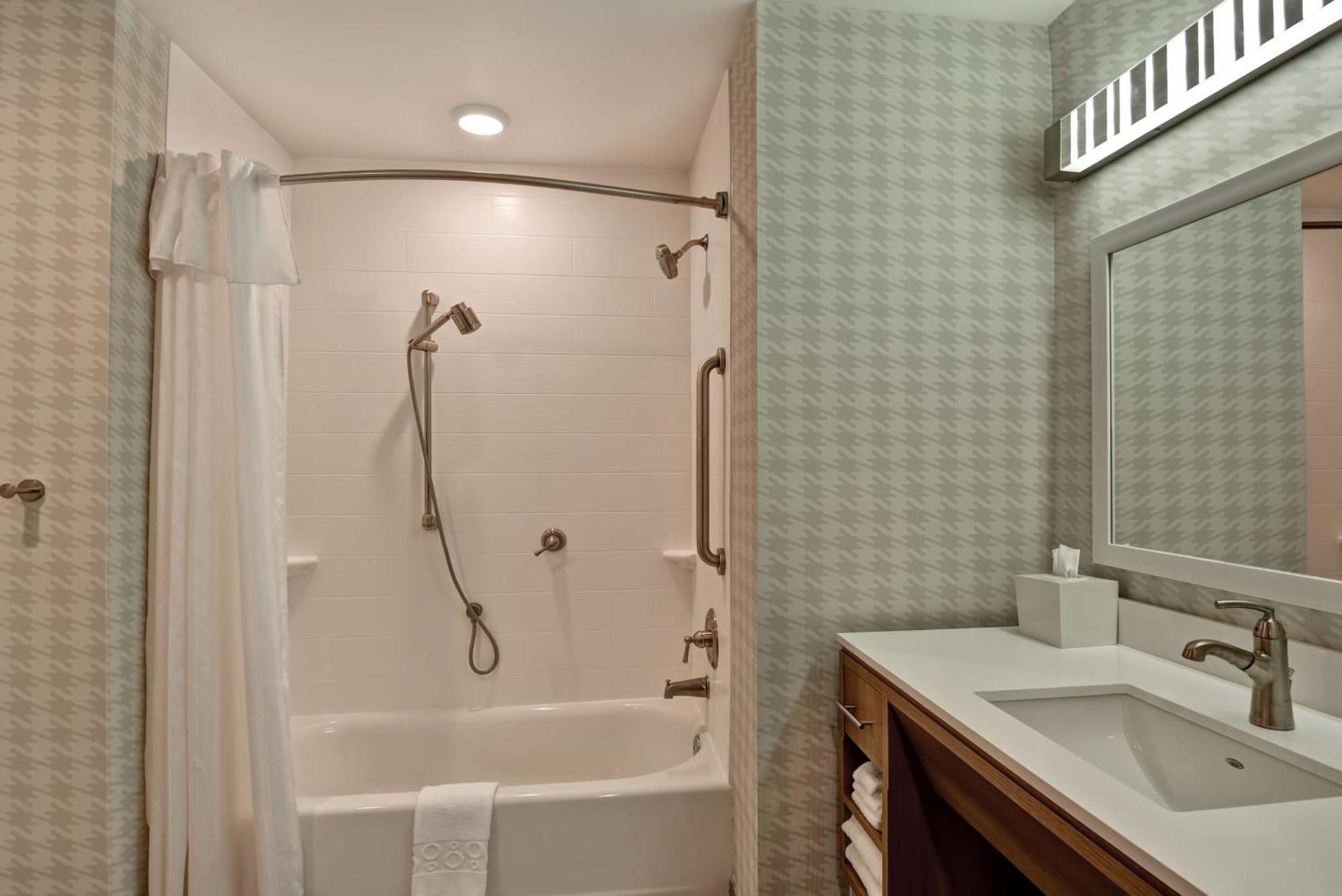 Home2 Suites By Hilton Tampa Usf Near Busch Gardens Zewnętrze zdjęcie