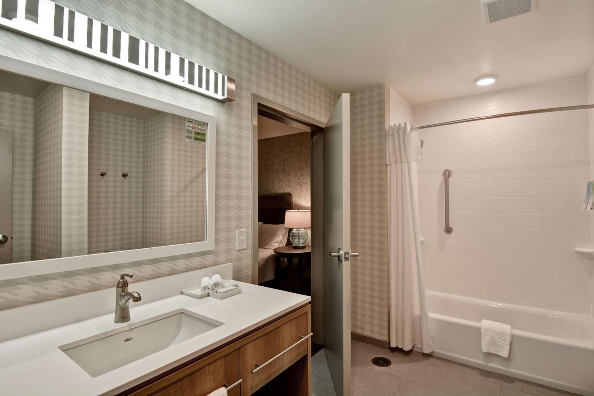 Home2 Suites By Hilton Tampa Usf Near Busch Gardens Zewnętrze zdjęcie